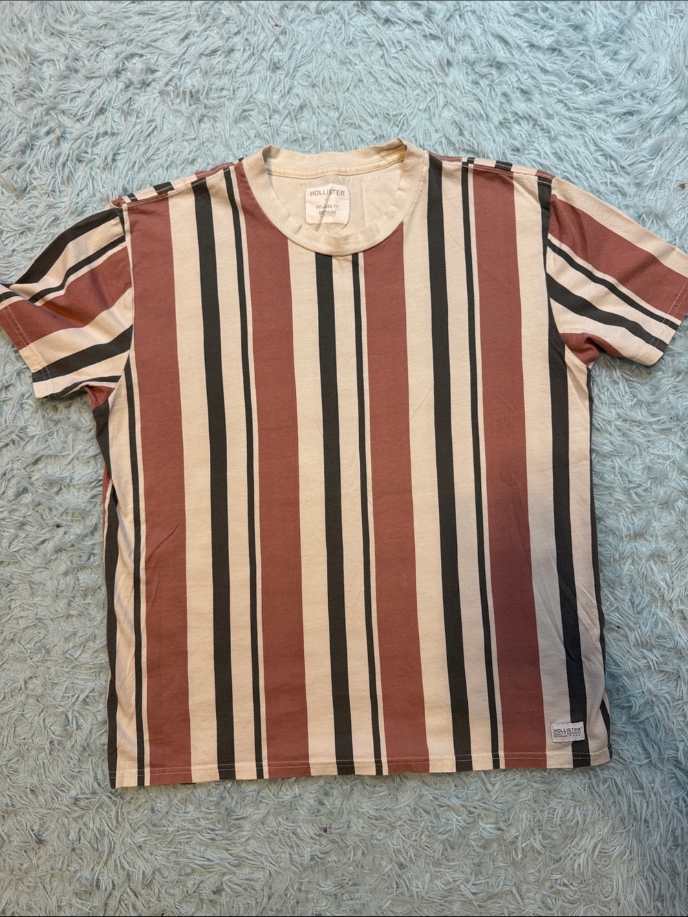 Hollister Men's Rust, Cream & Black Vertical Stripe Tee medium. 87